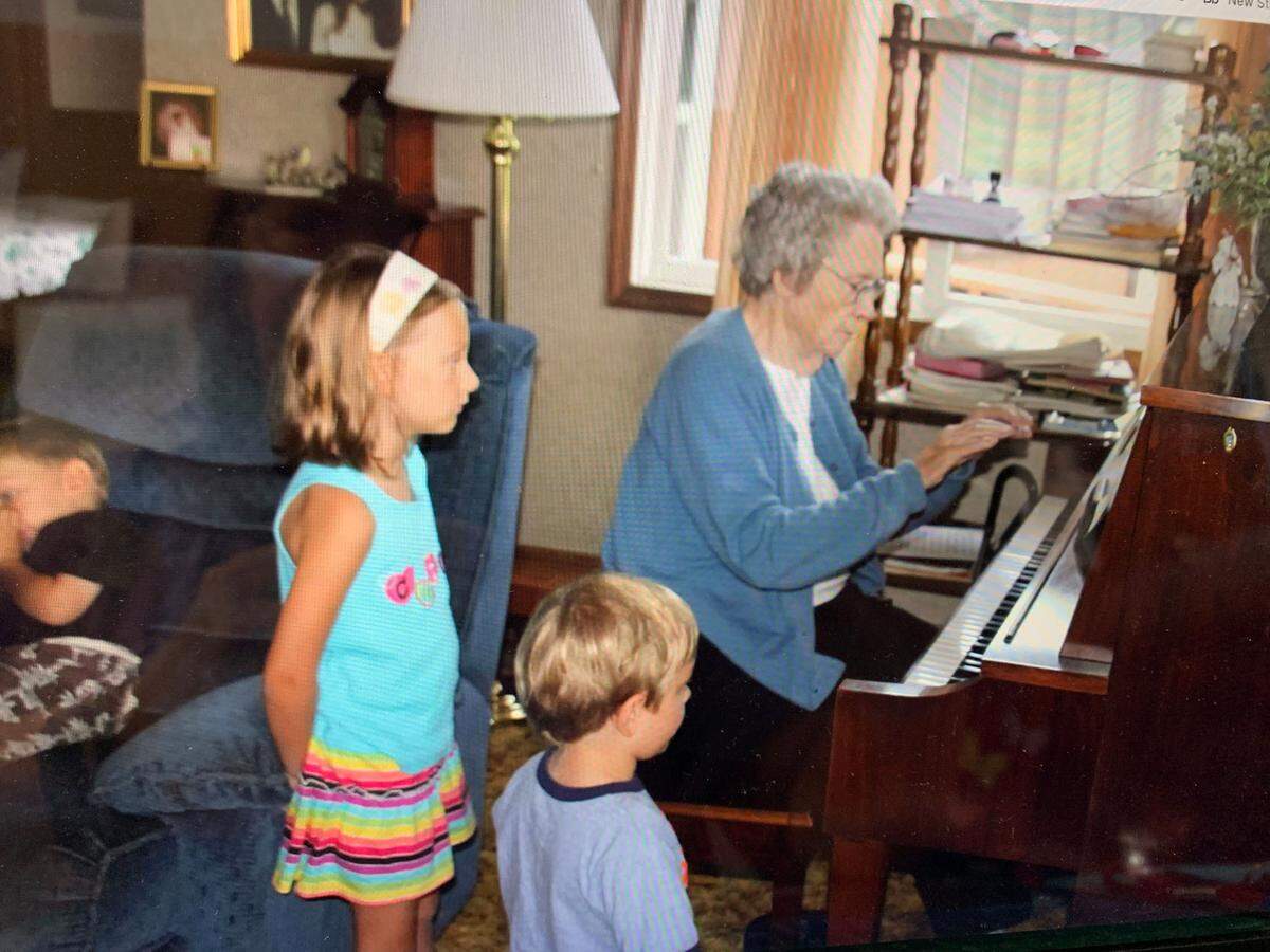Sylvia Eagle plays piano with her grandchildren.