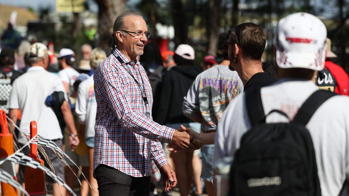 A train to Rockingham is met by Kyle Petty and fans hoping to reconnect with NASCAR