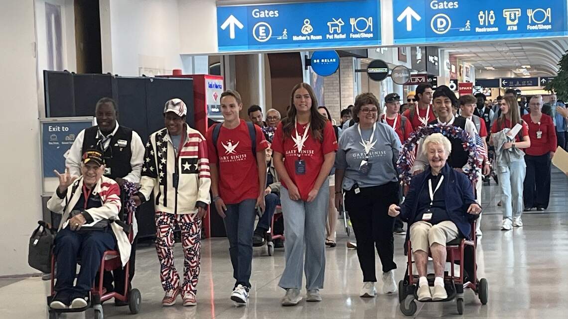 American Airlines, Gary Sinise help WWII vets from Charlotte take a ...