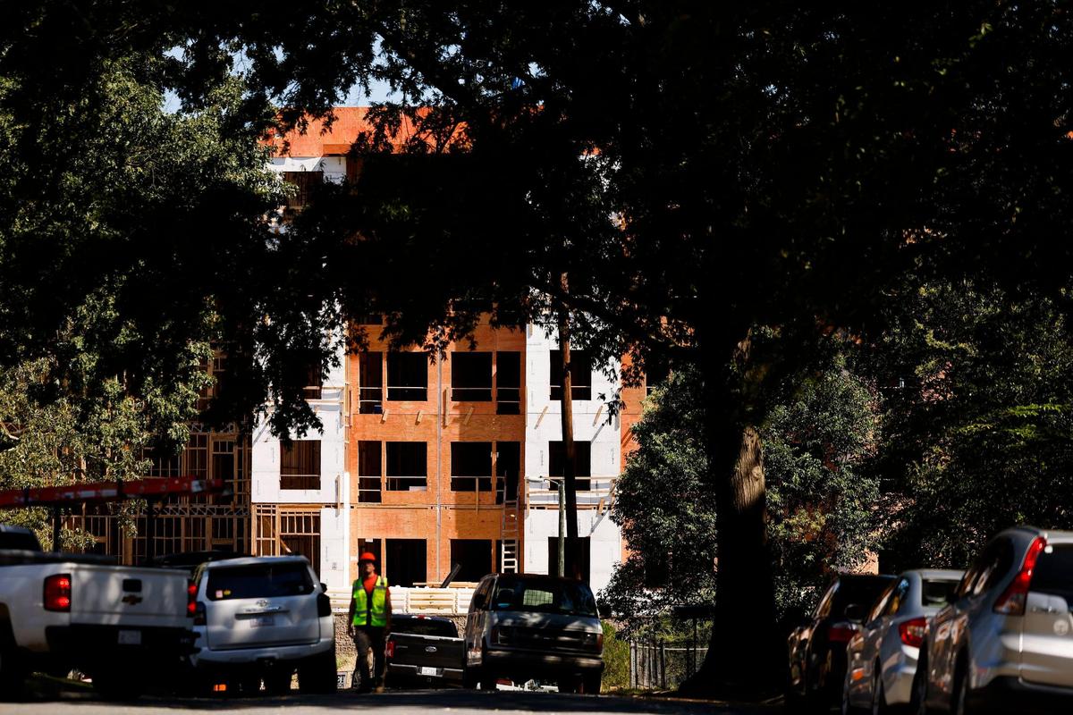 A new apartment complex is currently under construction at the end of Ellenwood Place in Charlotte, N.C.Tuesday, Sept. 13, 2022.