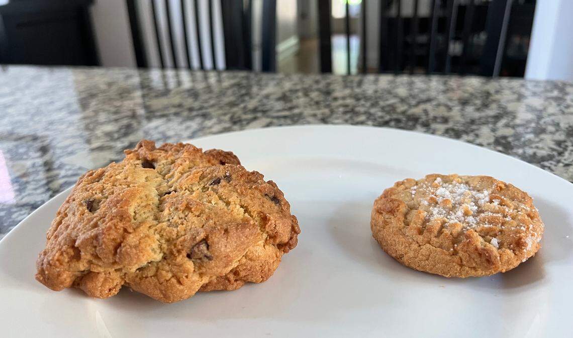 The chocoate chip cookies from Villani are much larger than average (peanut butter cookie for scale).