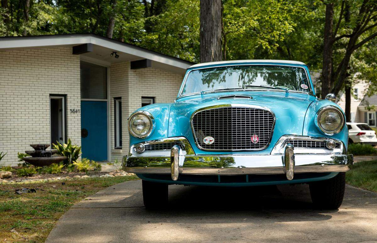 This vintage car will be on display during the Mad About Modern 2023 home tour.