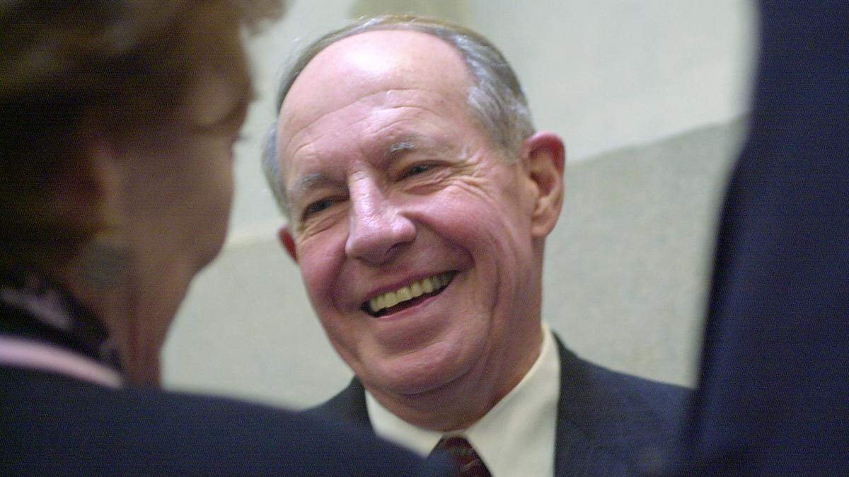 LAKE3.GV.010301.CCS---NC Supreme Court Chief Justice I. Beverly Lake, Jr. greets well wishers as they congratulate him at a reception in his honor at the State Capitol Building in Raleigh Wednesday afternoon 1/3/2001.  He was sworn in as the new Chief Justice earlier in the afternoon at a ceremony held at the NC Supreme Courtroom.    staff/Chris Seward