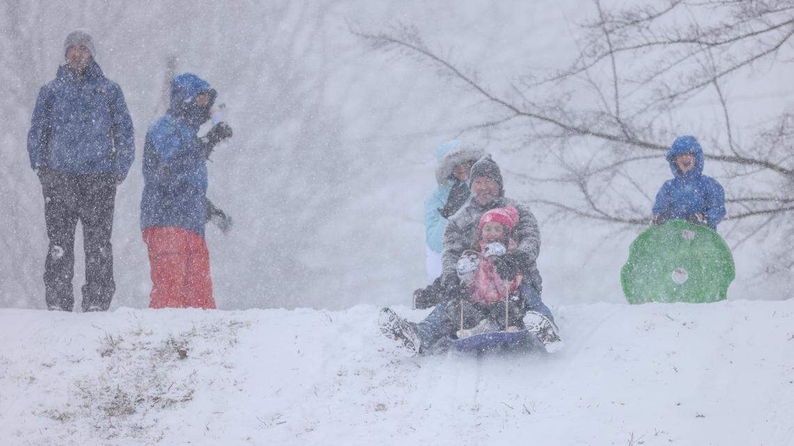 Charlotte-Mecklenburg Schools, area districts announce Monday plans after snow