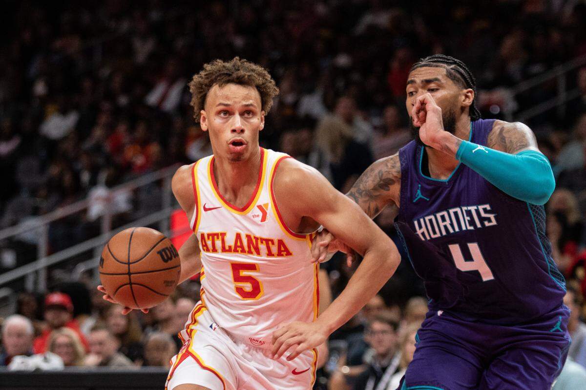 Atlanta Hawks guard Dyson Daniels (5) drives the ball against Charlotte Hornets center Nick Richards (4) during the fourth quarter at State Farm Arena.