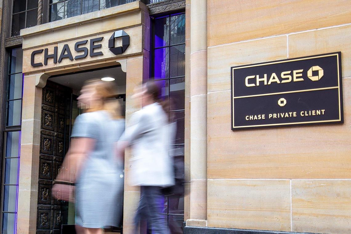 Chase Bank will add 200 employees and 24,000 square feet to its Charlotte office in the Rotunda building, the bank announced on Tuesday.