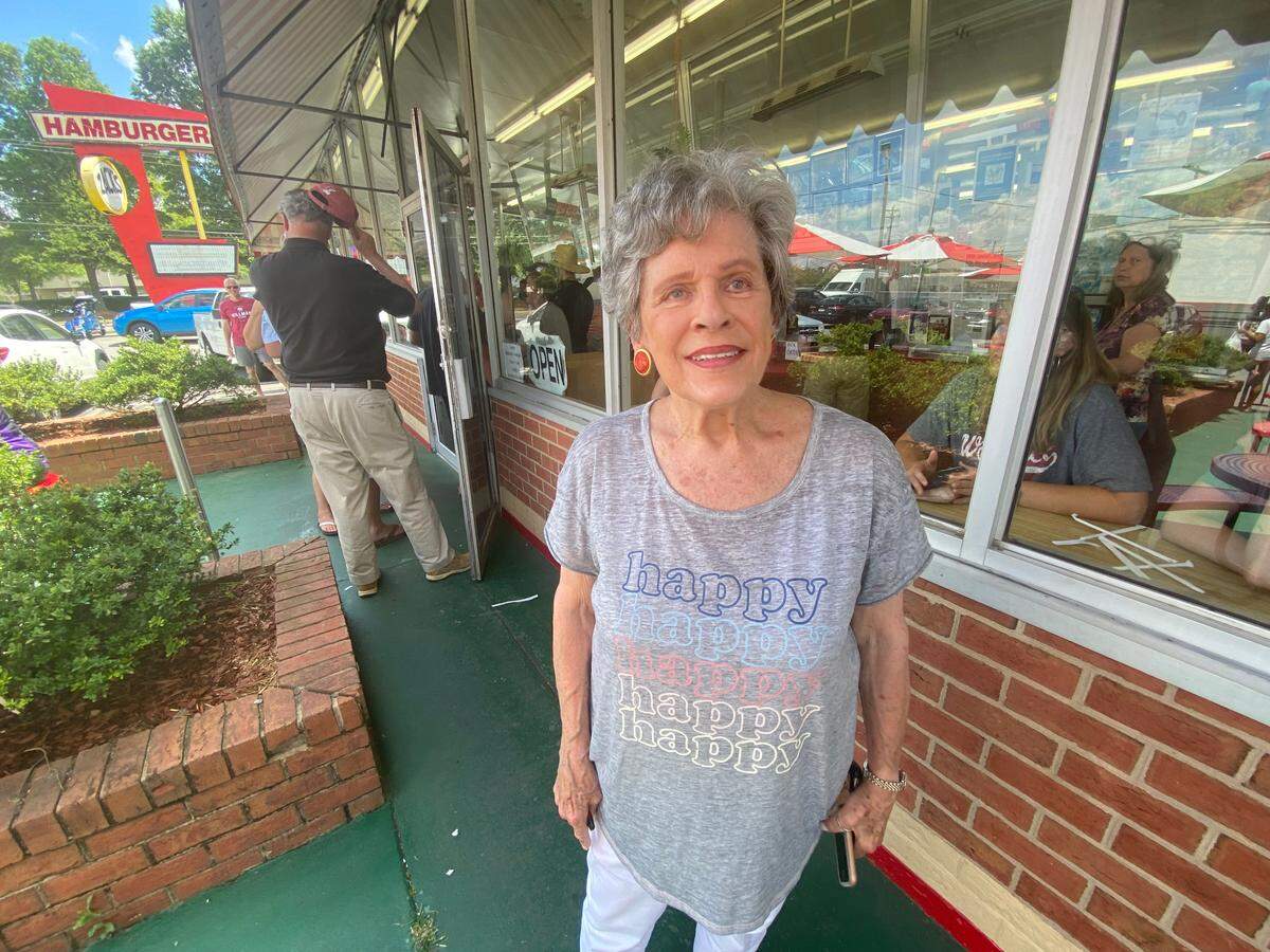 Sandra Weinstein told CharlotteFive that onion rings were her favorite menu item at Zack’s Hamburgers. “I switched over to onion rings once I had my first ones. They’re just fabulous. No french fry, no hot dog, no hamburger, no anything except onion rings.”