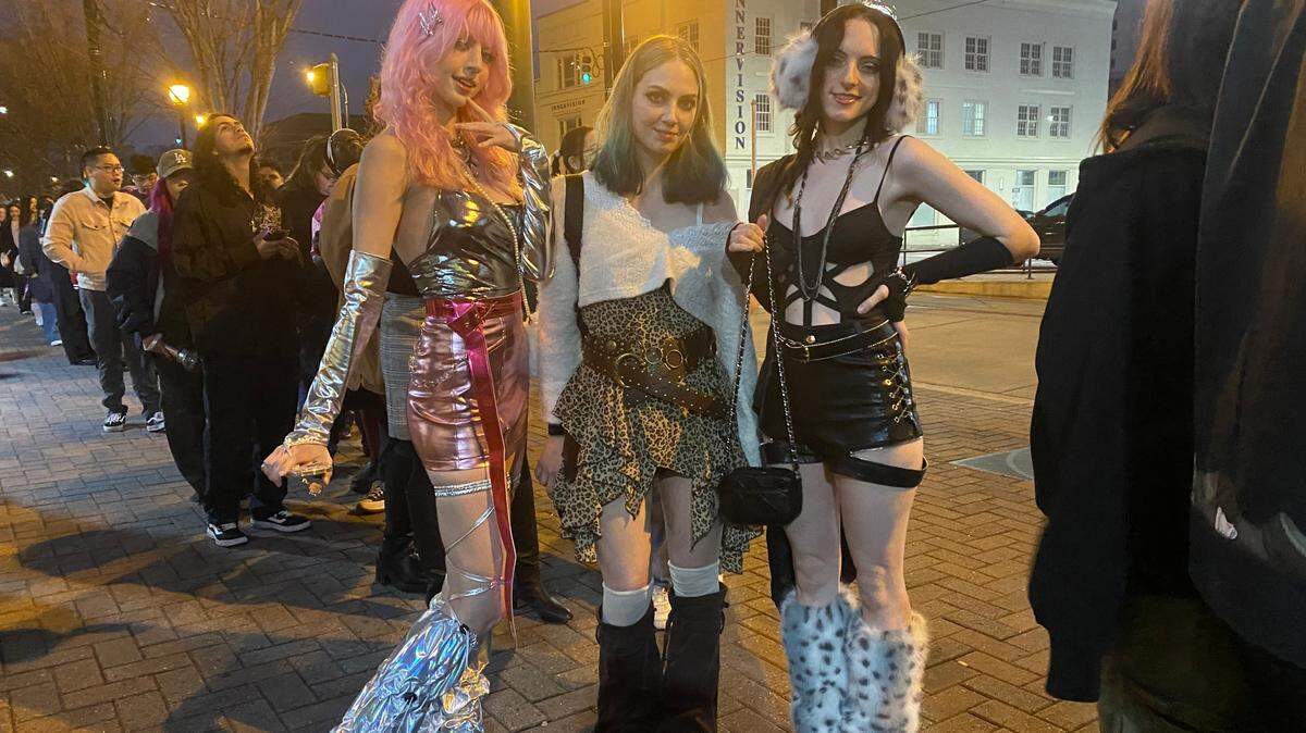 Aespa fans waiting in line to get in to the Spectrum Center, dressed in carefully curated outfits.