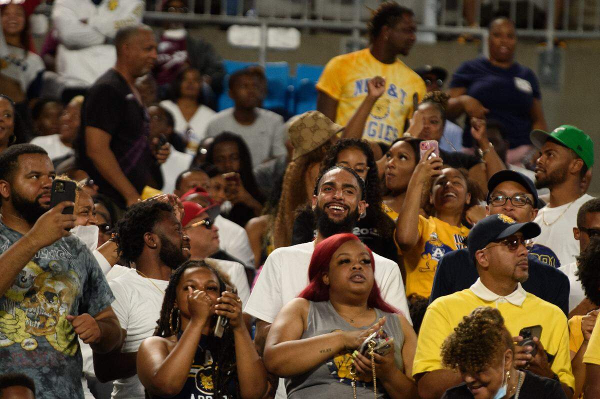 Fans cheer during the Duke’s Mayo Classic at Bank of American Stadium in Charlotte, NC, on Saturday, Sept. 3, 2022.