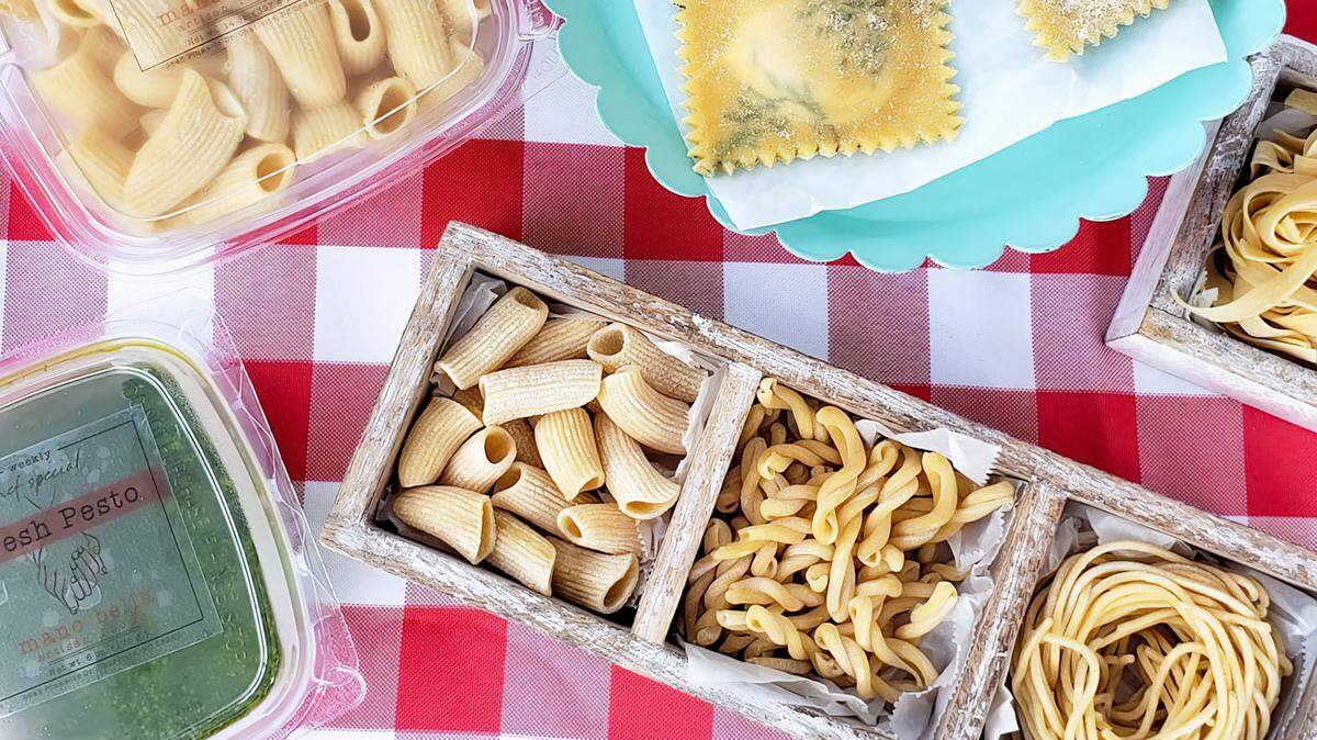 Find handcrafted pastas, plus sauces and other Italian grocery items at Mano Bella Artisan Foods.