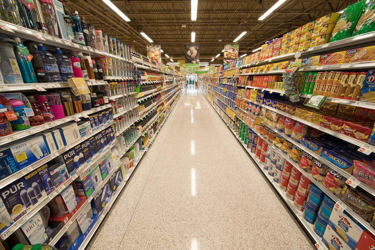 Publix, based in Lakeland, Florida, is expanding again in Charlotte with the opening of its Albemarle Road store, adding to the intense $10.4 billion grocery store competition.