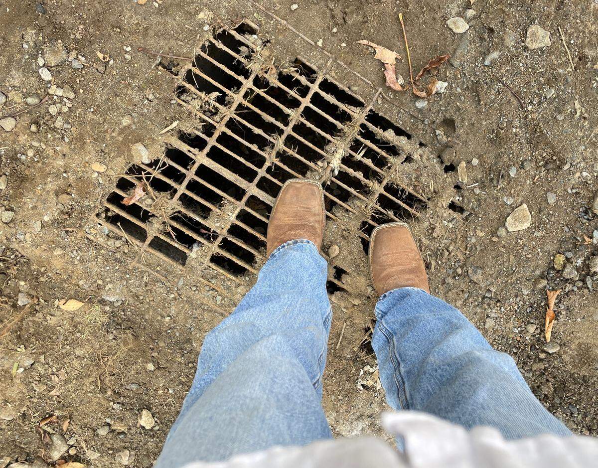 Graci Silva, 16, and her mother, Jennifer Bowman, 47, gave Charlotte Observer reporter Julia Coin a pair of boots to ride horses in Western North Carolina. The mud thrown across Appalachia was too deep to use the horses, but Jennifer told Julia to “keep the boots, until next time.”