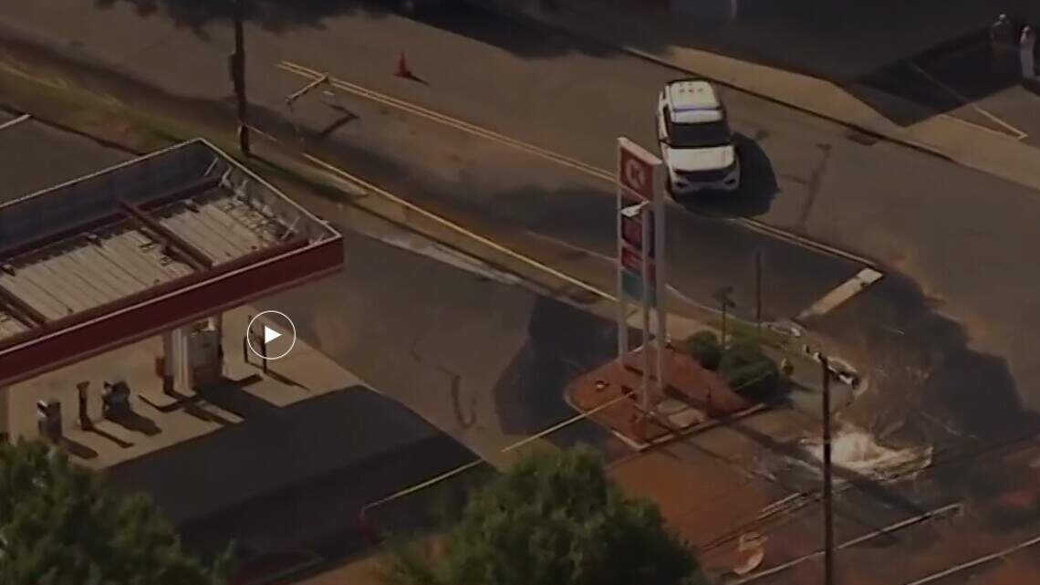 CMPD closes part of Selwyn Avenue in Myers Park after sinkhole appears