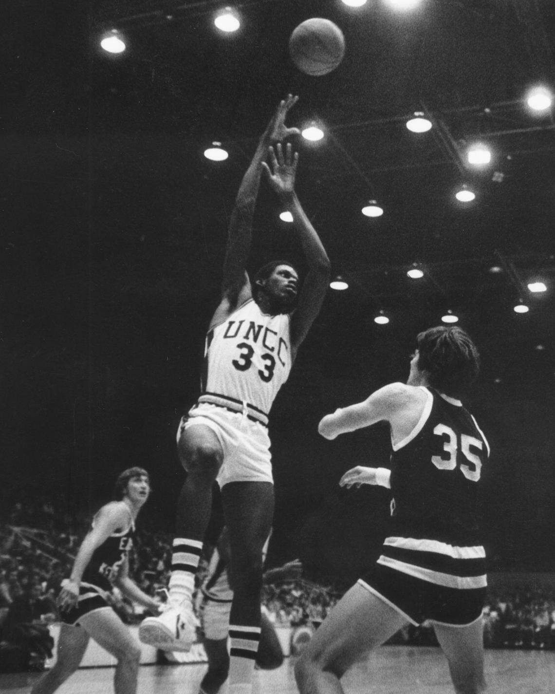 One of Cedric “Cornbread” Maxwell’s offensive weapons for the Charlotte 49ers in the 1970s was a sky hook.
