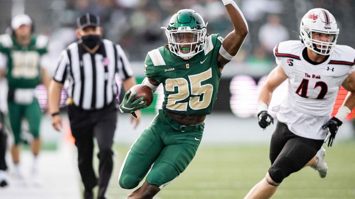 Charlotte’s ChaVon McEachern (25) breaks to the outside for the first down. The Charlotte 49ers Football team would host the Gardner Webb Bulldogs on Saturday September 11, 2021 at Jerry Richardson Stadium.