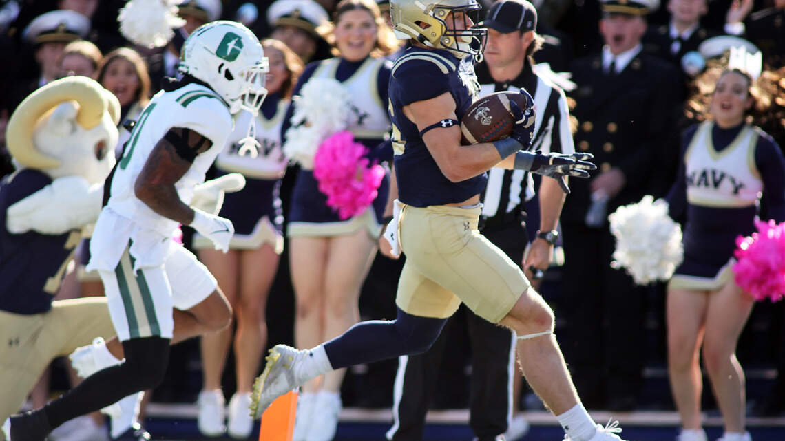 Charlotte 49ers football runs into Navy buzz saw, suffers lopsided loss on the road