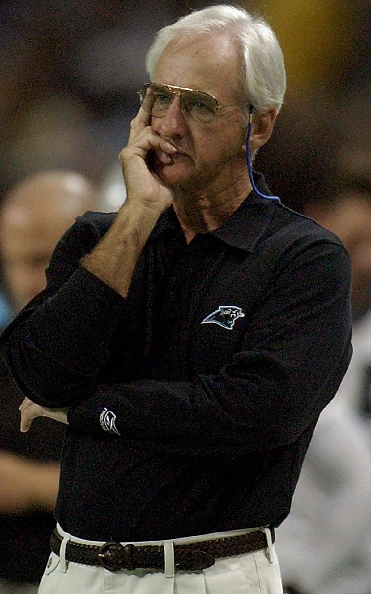 11/11/01:Carolina Panthers Head Coach George Seifert looks on with no emotions as he watch the St. Louis Rams run all over the Carolina Panthers, Sunday afternoon November 11, 2001, during the Ram’s 48-14 beating of the Panthers..PATRICK SCHNEIDER/STAFF