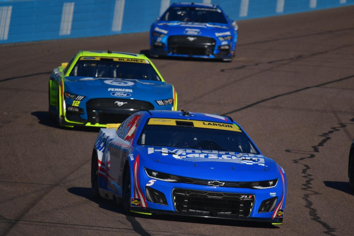 Nov 5, 2023; Avondale, Arizona, USA; NASCAR Cup Series driver Kyle Larson (5) leads driver Ryan Blaney (12) during the Cup Series Championship race at Phoenix Raceway. Mandatory Credit: Gary A. Vasquez-USA TODAY Sports