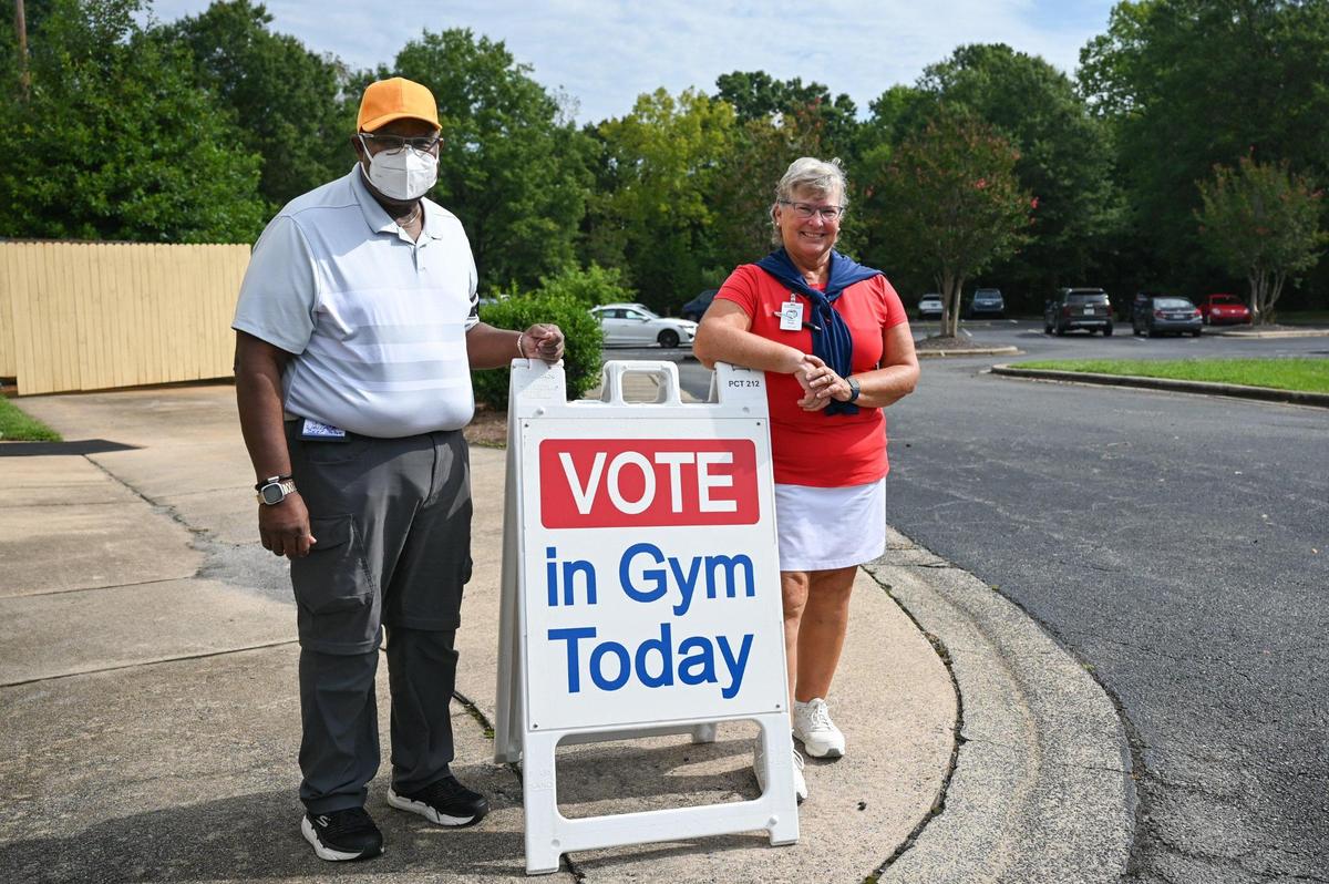 JW Wallace, left, and Kathleen Kaake work together at Precinct 212 in District 4 during the 2023 City Council primary on Tuesday, September 12, 2023. 