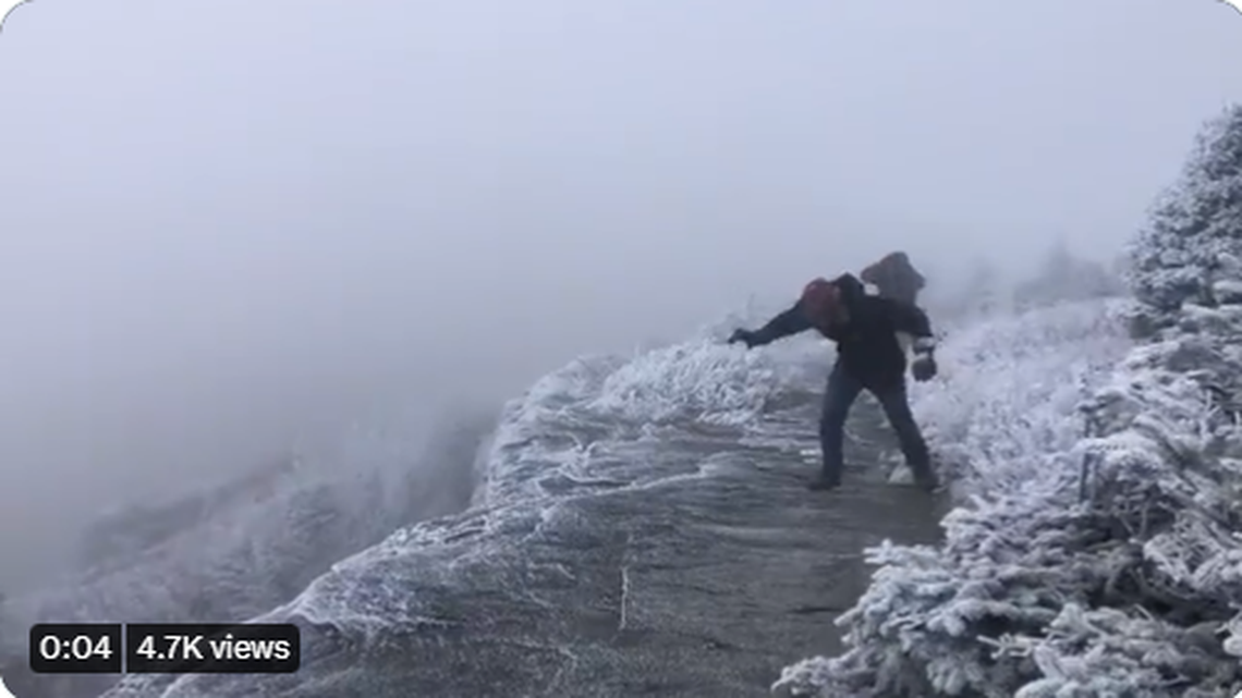 Grandfather Mountain in North Carolina had extreme weather conditions on Black Friday, which did not stop a trio of adventure seekers from visiting the peak and tweeting out what they saw.