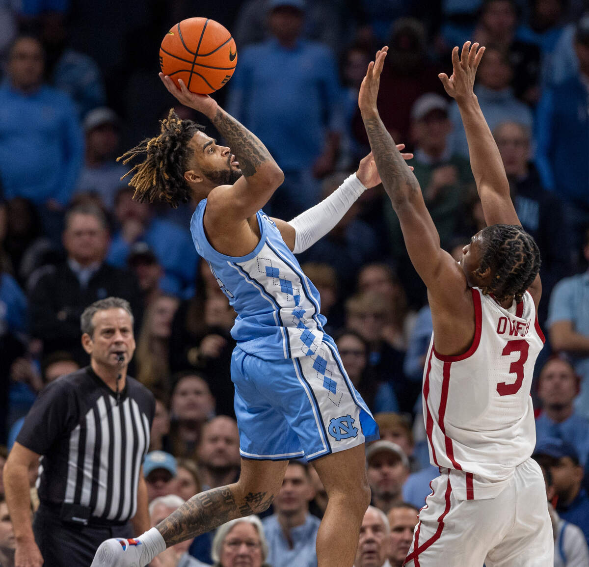 North Carolina’s R.J. Davis (4) drives to the basket against Oklahoma’s Otega Oweh (3) in the second half on Wednesday, December 20, 2023 at the Spectrum Center in Charlotte, N.C. Davis scored 23 points in the Tar Heels’ 81-69 victory.