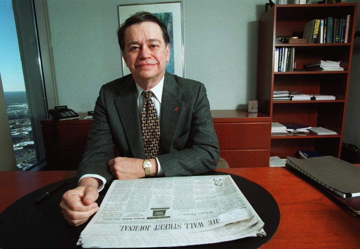 Frank Gentry, a former Bank of America executive, posed for a photograph in 2000 as he planned to retire after many years with the Charlotte-based bank. He died on March 26.