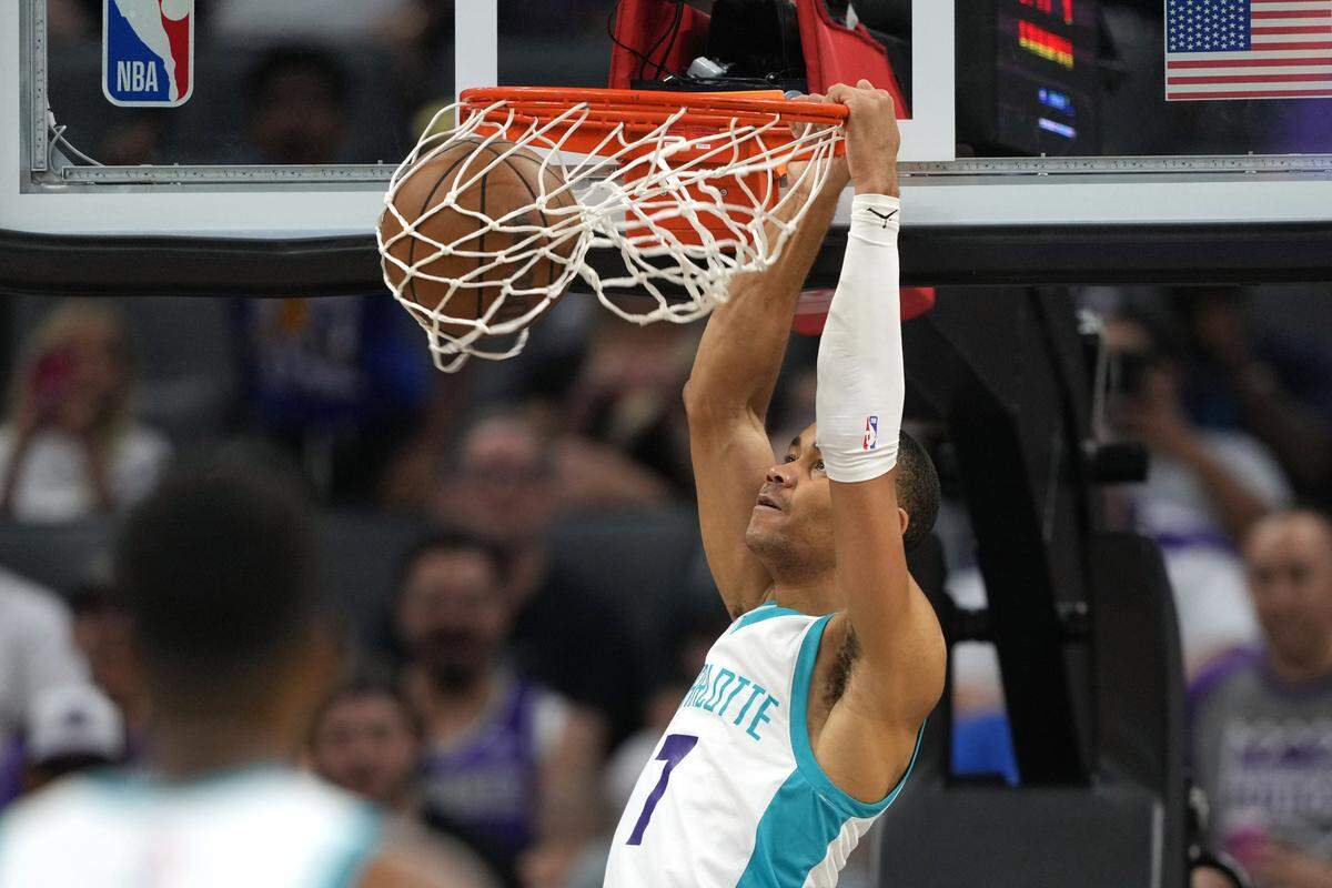 Jul 3, 2023; Sacramento, CA, USA; Charlotte Hornets guard Bryce McGowens (7) dunks against the San Antonio Spurs during the fourth quarter at Golden 1 Center. Mandatory Credit: Darren Yamashita-USA TODAY Sports