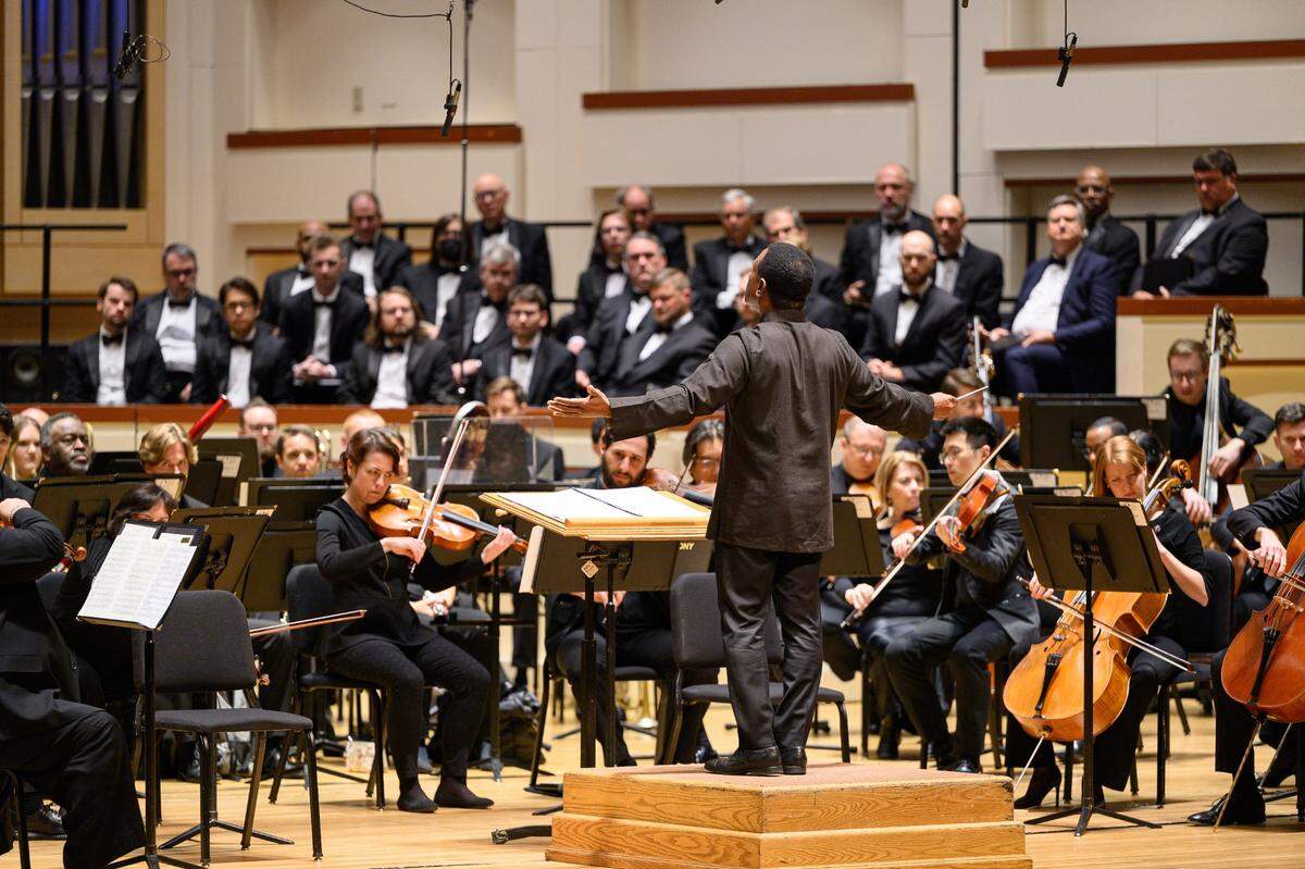 Since 1998, arts and cultural groups in the Charlote region on either side of hte state line have received NEA grants totaling over $5 million. Seen here is the Charlotte Symphony, with maestro Kwame’ Ryan