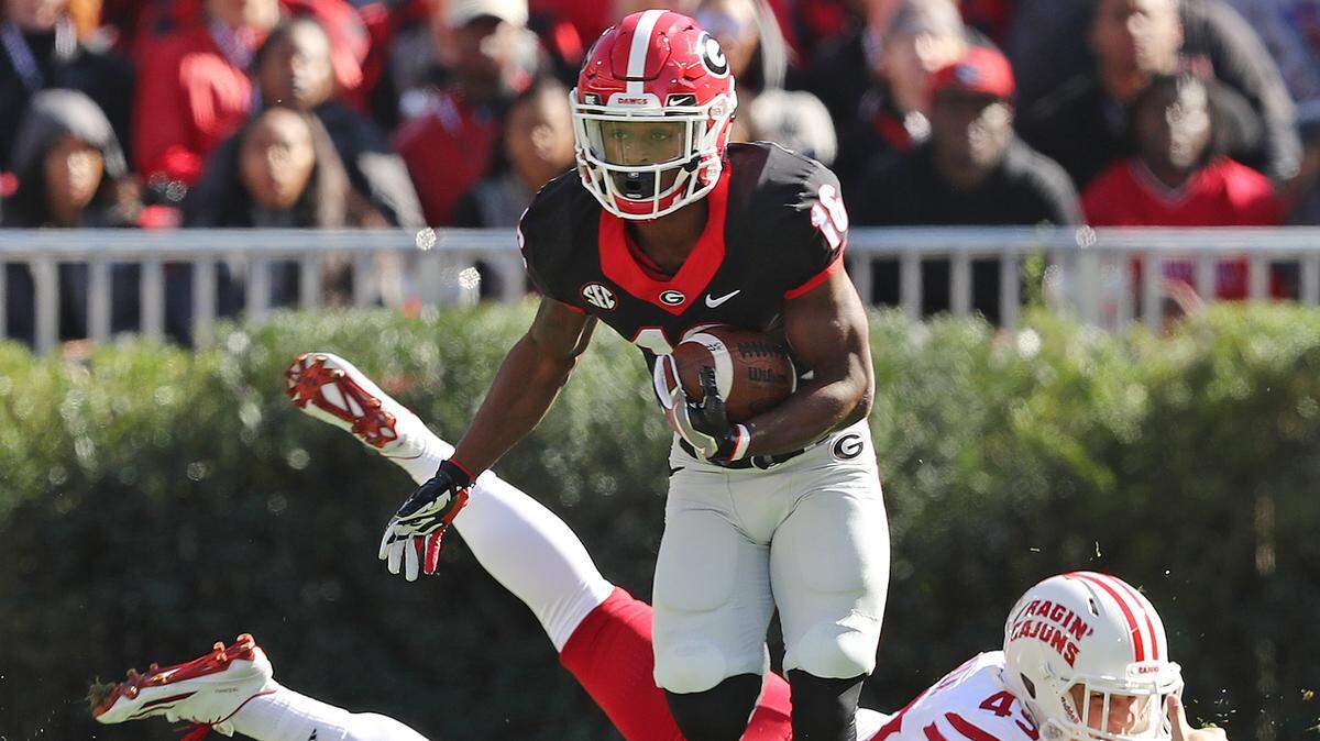 The Charlotte 49ers will play Georgia “between the hedges” in the Bulldogs’ Sanford Stadium in 2025.