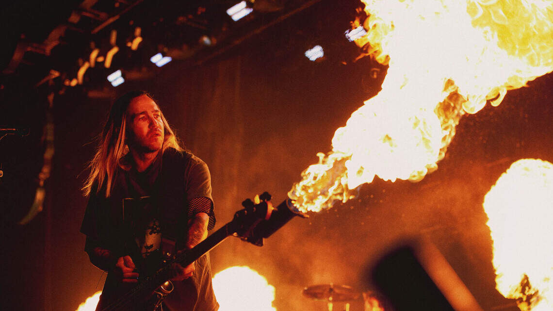 Review: Little-known drummer filled in for Fall Out Boy last-minute. Did he save the show?