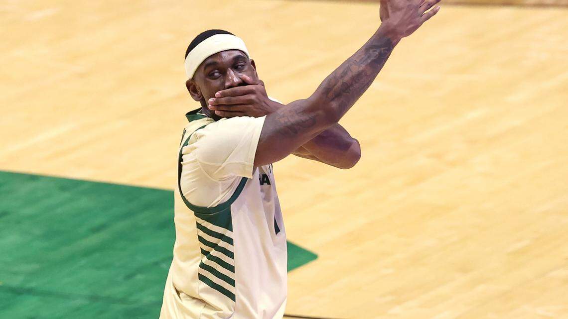 Charlotte 49ers advance to American Conference semifinals with win over UAB