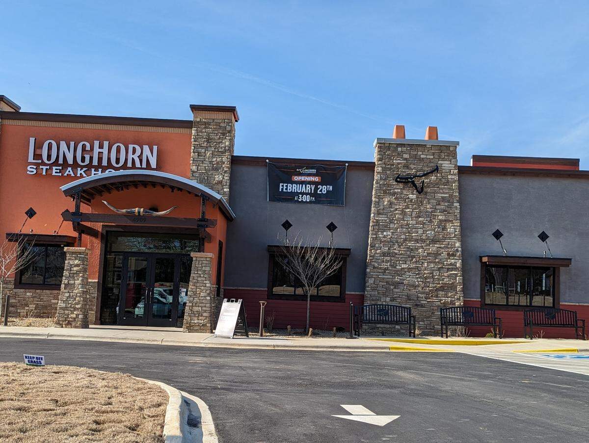 Longhorn Steakhouse will be the first business to open at Steele Creek Landing retail development in Charlotte. Other restaurants include Tacos 4 Life, Handel’s Ice Cream, The Great Greek Mediterranean Grill and Jimmy John’s.