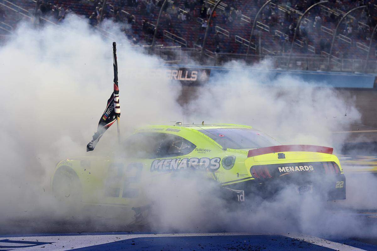 AVONDALE, ARIZONA - NOVEMBER 07: Austin Cindric, driver of the #22 Menards/Richmond Ford, celebrates with a burnout after winning the NASCAR Xfinity Series Desert Diamond Casino West Valley 200 and the 2020 NASCAR Xfinity Series Championship at Phoenix Raceway on November 07, 2020 in Avondale, Arizona. (Photo by Jared C. Tilton/Getty Images)