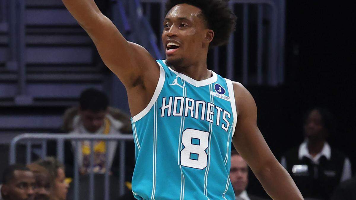 Charlotte Hornets guard Collin Sexton gives the thumbs up to the bench after receiving instructions during action against the Los Angeles Lakers on Monday, November 10, 2025 at Spectrum Center in Charlotte, NC. The Lakers defeated the Hornets 121-111.