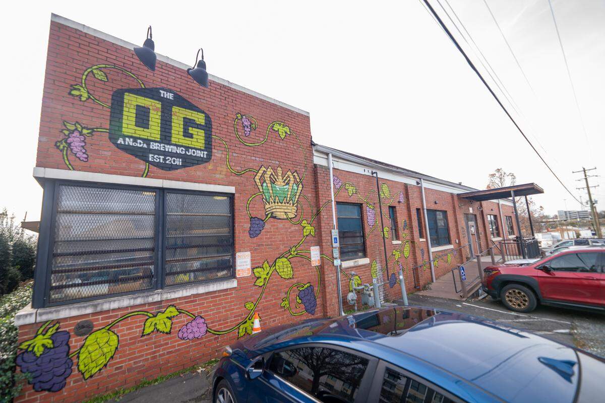 A view of the OG NoDa Brewing Company building from the parking lot.