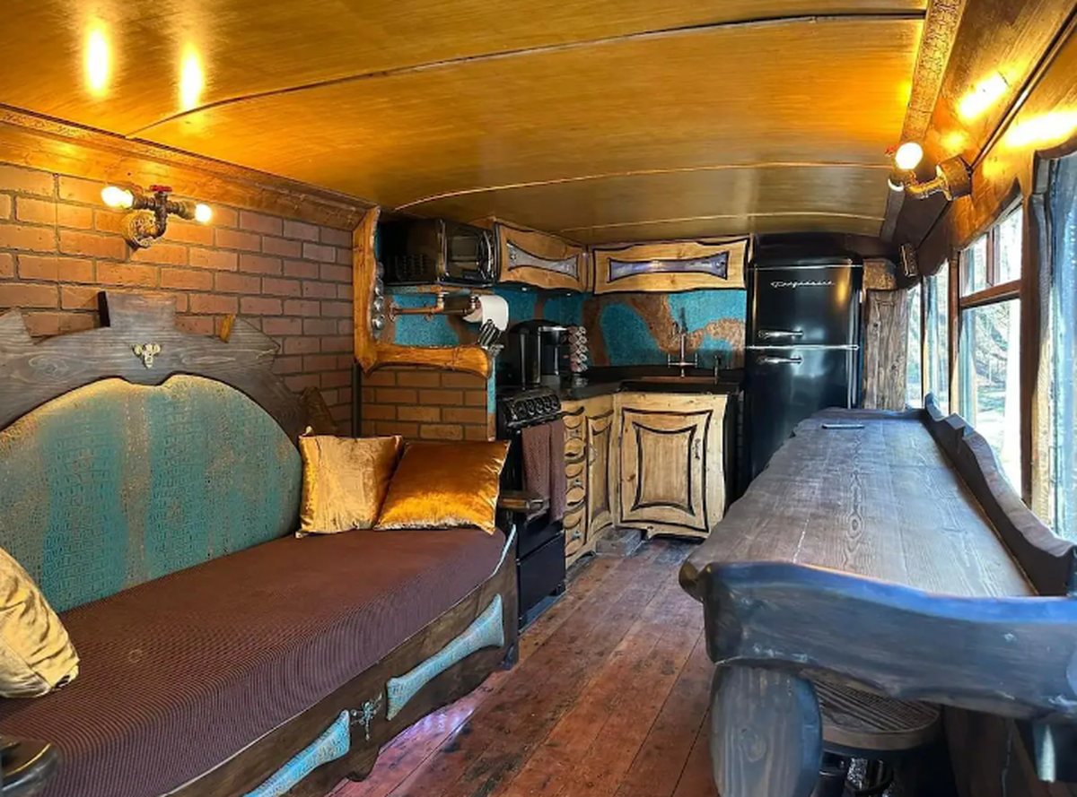 These images can only be used with stories related to Airbnb listings.