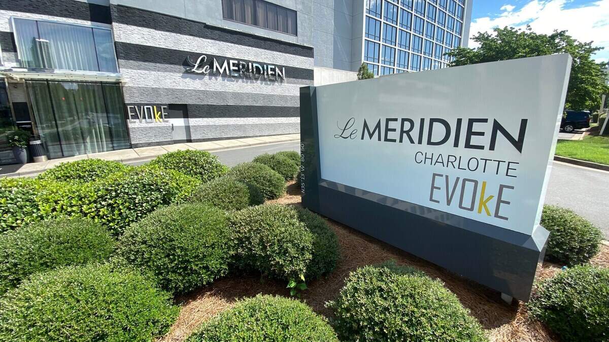 Celebrity Chef David Burke is opening the SkyBar rooftop bar and RedSalt restaurant this summer at Le Méridien in uptown.