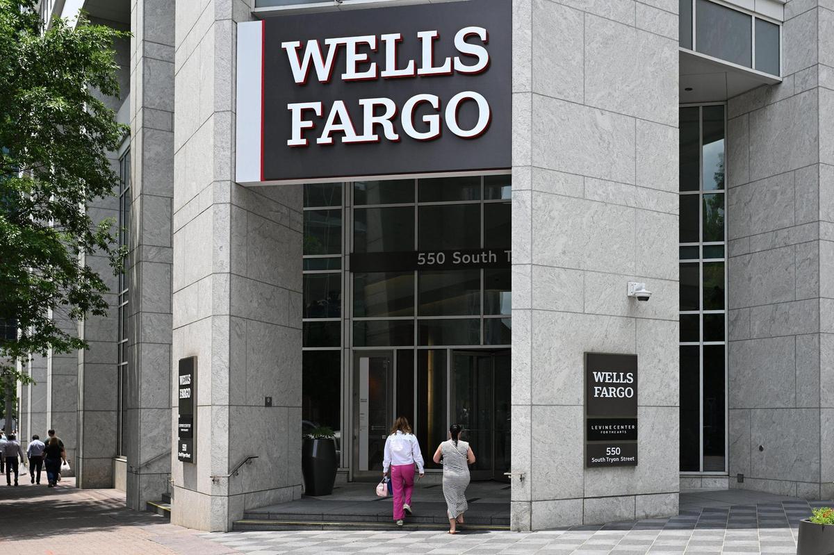 A former Wells Fargo executive, who was ordered to pay $10 million for her role in the bank’s fake sales accounts scandal reached a settlement in October. She’ll pay nothing.