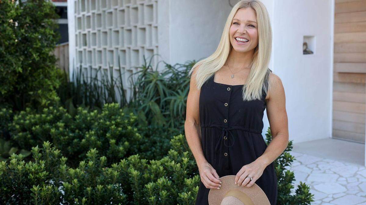 Anna Kooiman graduated from Myers Park High School in Charlotte, NC, and UNC-Wilmington.