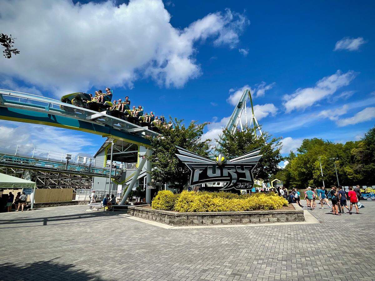 In a blockbuster deal, Carowinds amusement park owner Cedar Fair&nbsp;and Six Flags Entertainment Corp&nbsp;announced Thursday they are merging and moving the new company’s headquarters to Charlotte.