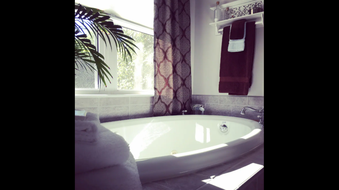 The winning host topped the list after he was praised for his cleanliness and hospitality.