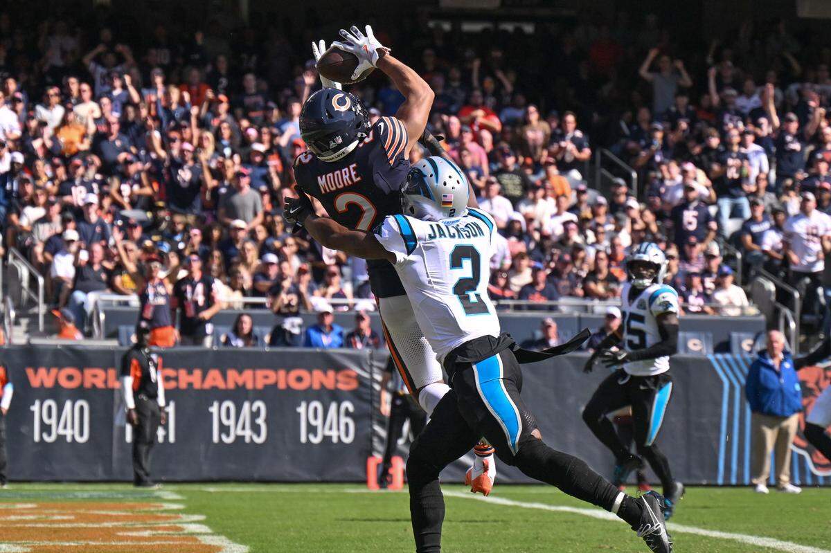 Chicago Bears wide receiver DJ Moore (2) catches a pass in the end zone against the Carolina Panthers during the second quarter Sunday afternoon at Soldier Field.