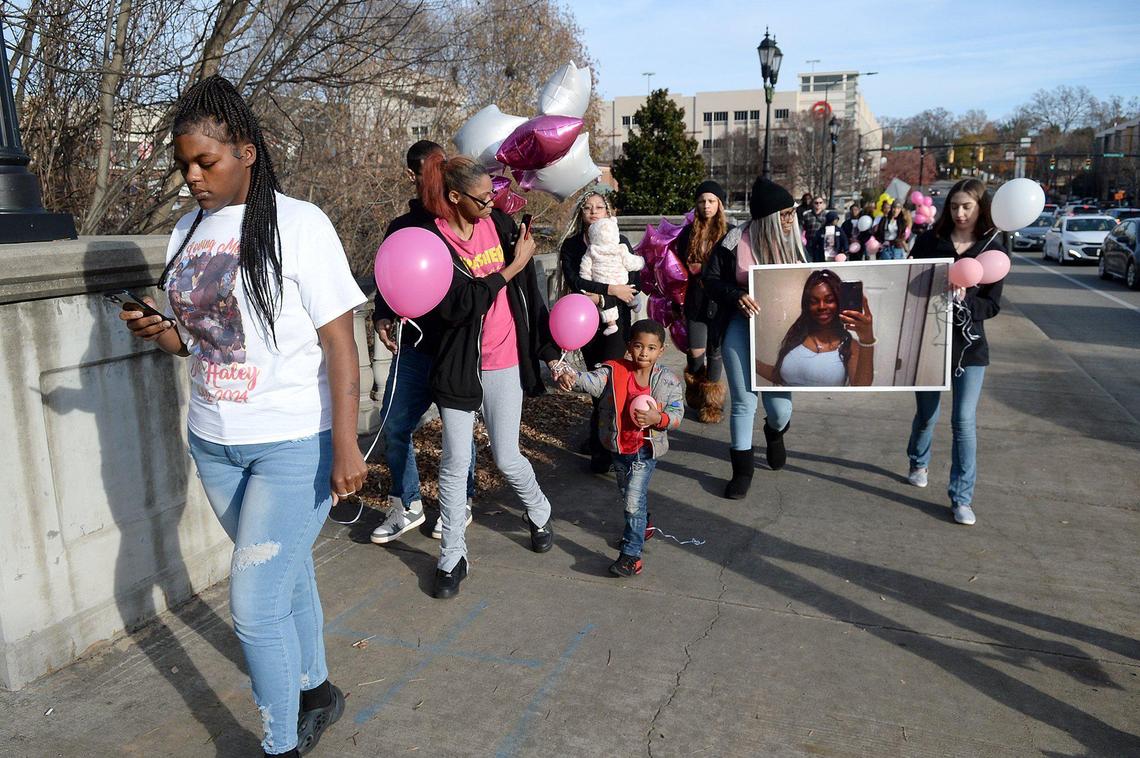 Karlotta Payton, 20, Ta’Haley Payton’s sister, lead a short walk across Sugar Creek where about 20 friends and family of Ta’Haley Payton came to a grassy knoll off Charlottetowne Avenue to release yellow, pink and white balloons in Ta’Haley’s memory near uptown Charlotte on Saturday, Dec. 14, 2024.