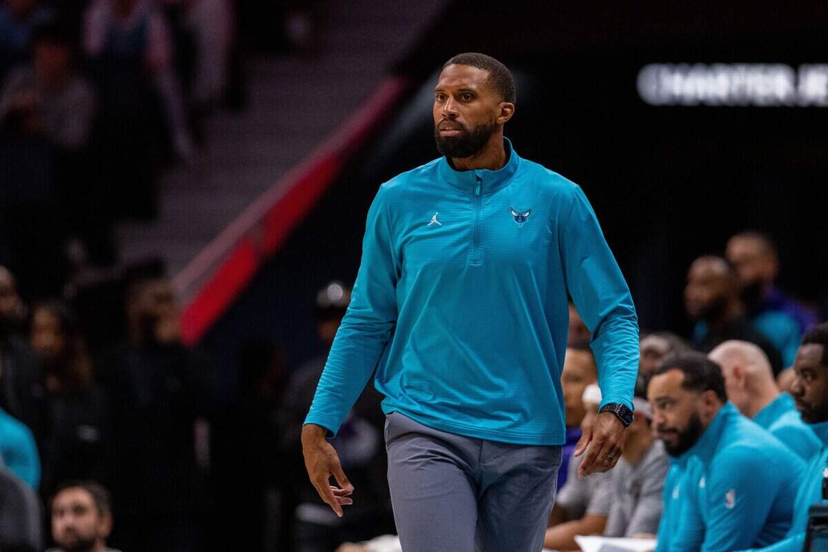 Charlotte Hornets head coach Charles Lee during the first quarter against the Indiana Pacers at Spectrum Center.
