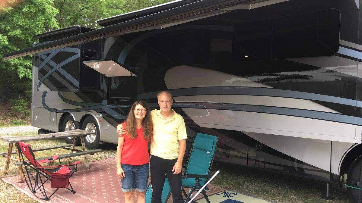 Bill and Jennie Mangan dreamed of joining the inland migration of American retirees who live and travel the country in their recreational vehicles. Instead, they say, two years of chronic RV problems have led them to sue the vehicle's builder. Now, they're moving into a home in Lincoln County.