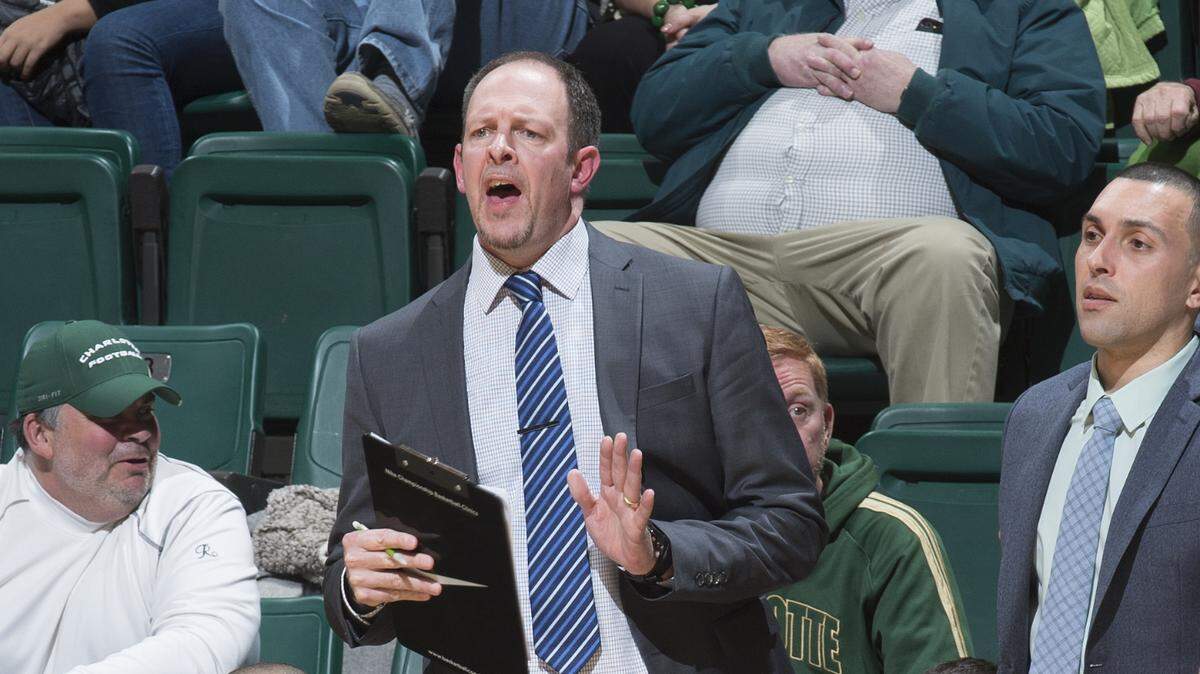 The Charlotte 49ers named Aaron Fearne interim men’s basketball coach for the 2023-24 season. (Sam Roberts / Charlotte 49ers)