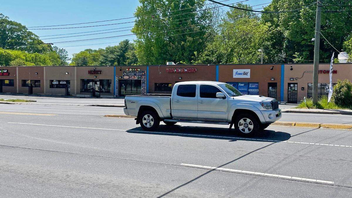 Charlotte City Council approved a $1.2 million purchased of a troubled strip mall along West Boulevard near Remount Road on Monday, May 10, 2022. Federal prosecutors have said the property is known for drug sales, shootings, homicides, assaults and robberies.