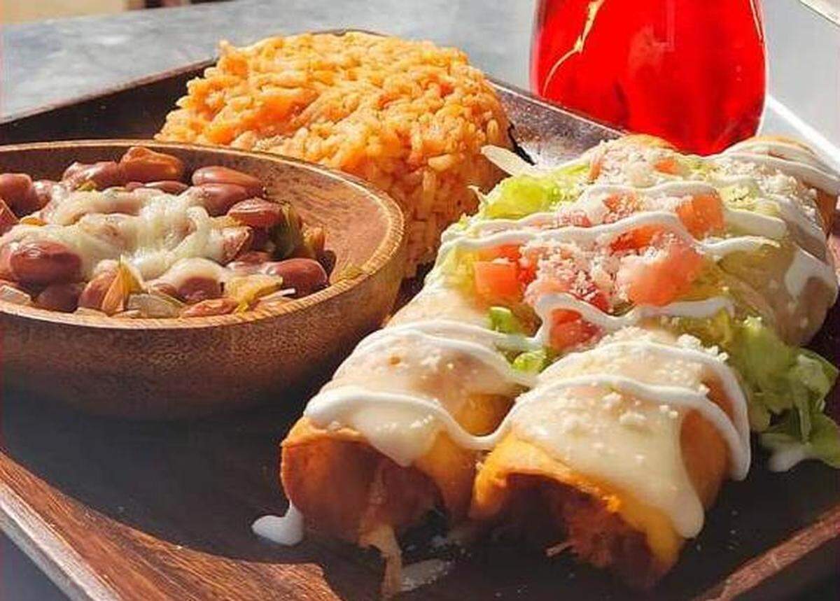 A chicken flauta plate with rice and beans at Tu One Oh Tacos.