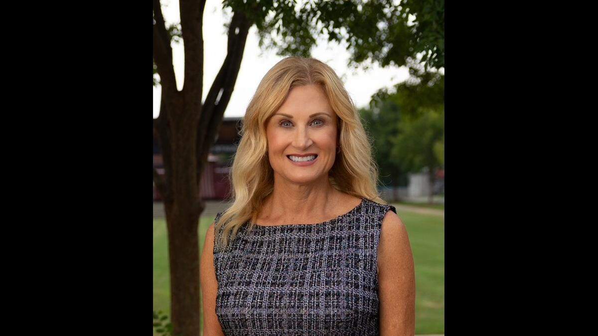Heather Smallwood is running for election to Huntersville’s board of commissioners.