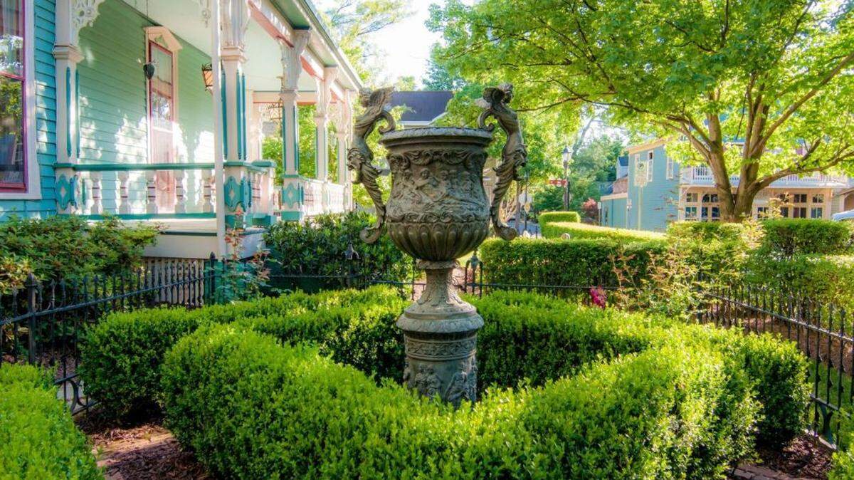 Charlotte is rated a “car dependent” city, but there are still lovely places to walk.